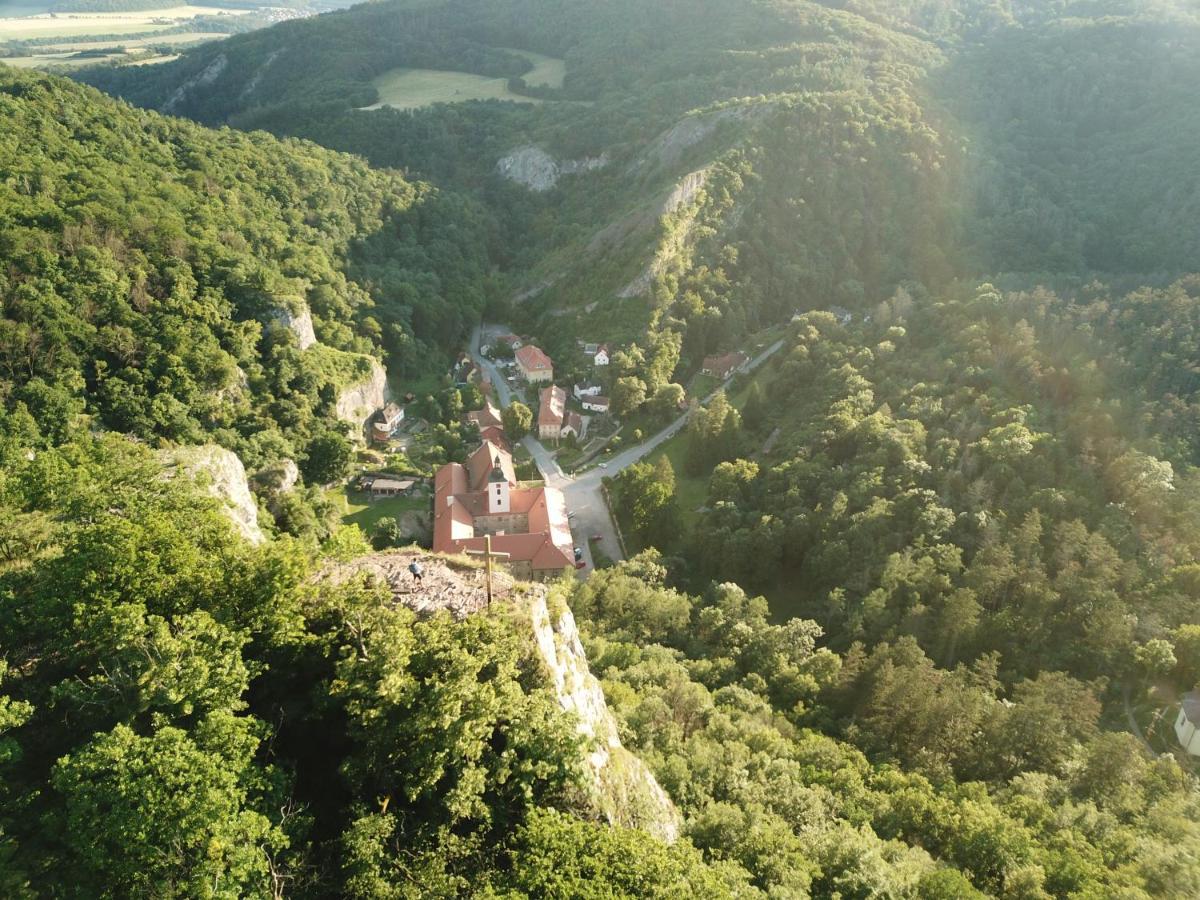 Hotel Obecná Škola Svatý Jan pod Skalou Esterno foto