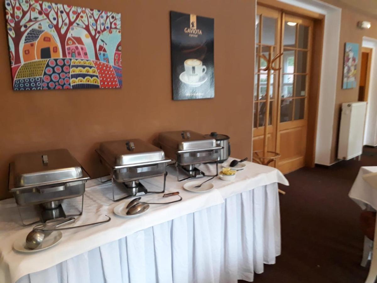 Hotel Obecná Škola Svatý Jan pod Skalou Esterno foto